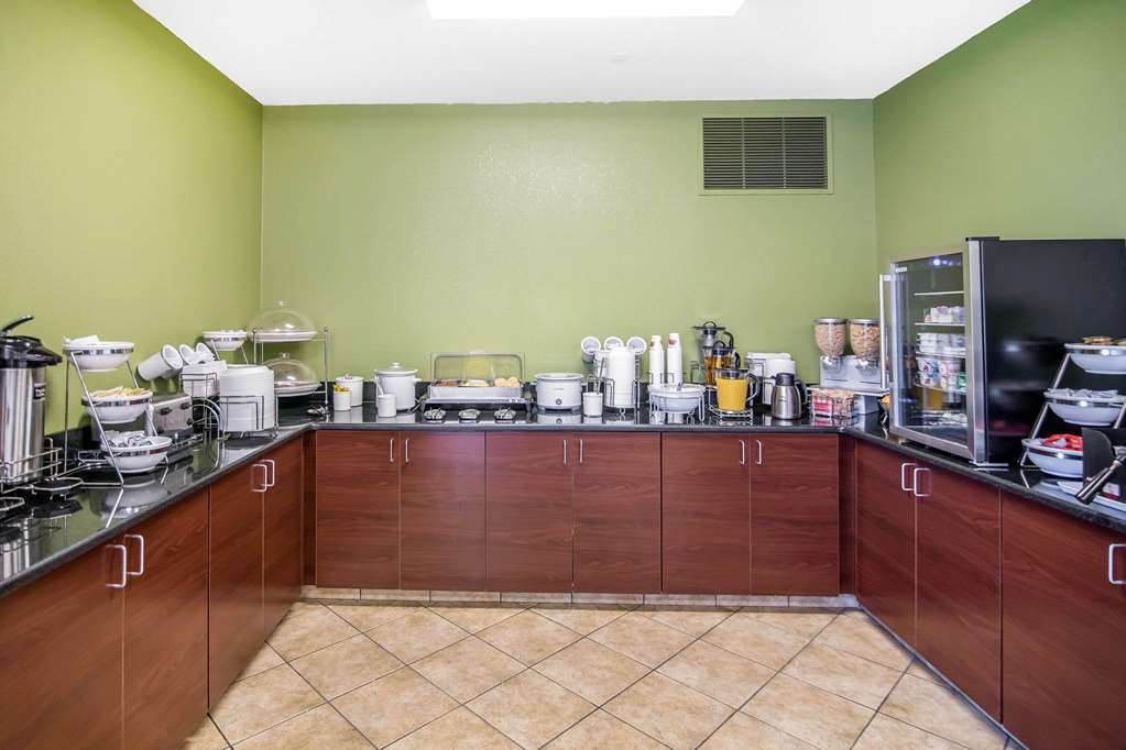 Quality Inn Parsons North Restaurante foto